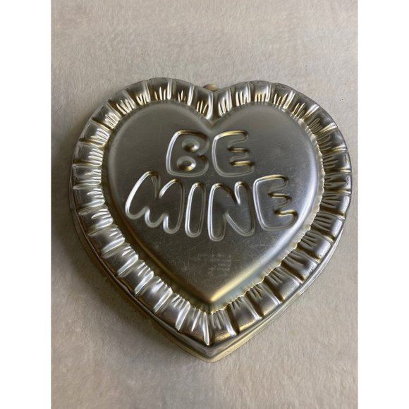 Vintage 1983 Wilton Valentine Heart Be Mine Cake Pan Mold - Picture 5 of 5